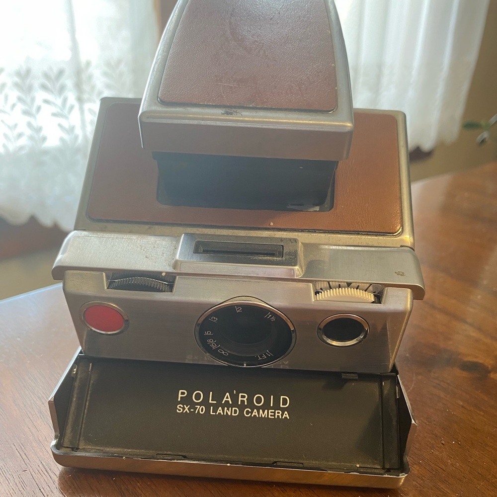Vintage Polaroid SX-70 land camera